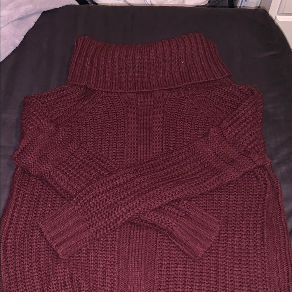 Maroon crow sweater.
